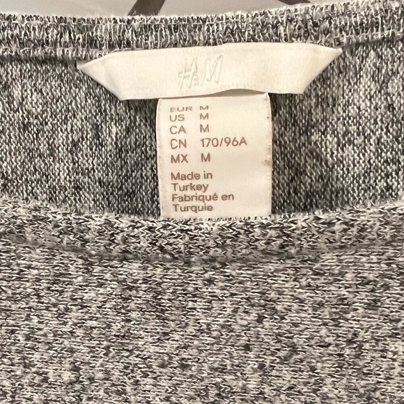 H&M | Light gray wide arm top - Picture 3 of 5